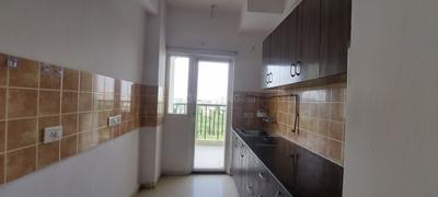 Kitchen Image of 1080 Sq.ft 2.5 BHK Apartment / Flat for rent in Aims Golf Avenue 2, Sector 75 Noida for Rs. 28000