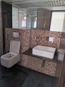 Bathroom Image of 2850 Sq.ft 4 BHK Apartment / Flat for sale in Marigold Complex, Kalyani Nagar Pune for Rs. 53500000