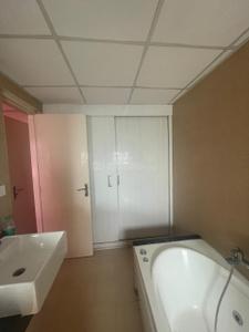 Bathroom Image of 2660 Sq.ft 3 BHK Apartment / Flat for sale in Bestech Park View Grand Spa, Sector 81 Gurgaon for Rs. 36500000
