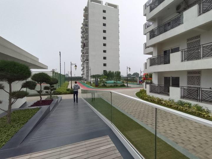 Central Aqua Front Towers Main Image 1