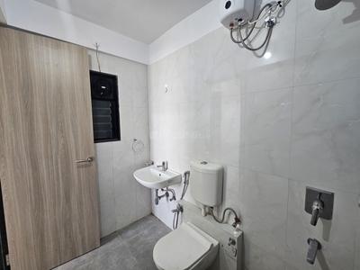 Bathroom Image of 600 Sq.ft 2 BHK Apartment / Flat for rent in Dadar East Mumbai for Rs. 72000