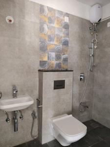 Common Bathroom Image of 889 Sq.ft 2 BHK Apartment / Flat for sale in Alpine Primo, Andheri West Mumbai for Rs. 21500000