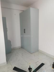 Bedroom Image of 675 Sq.ft 2 BHK Builder Floor for rent in Raju Parak Extension New Delhi for Rs. 19000