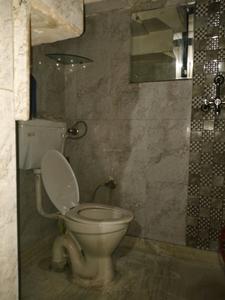 Bedroom Image of 450 Sq.ft 1 BHK Builder Floor for rent in Shalimar Bagh New Delhi for Rs. 20000