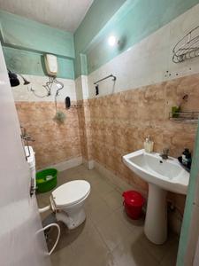 Bathroom Image of 960 Sq.ft 2.5 BHK Apartment / Flat for rent in Chinar Park Kolkata for Rs. 23000