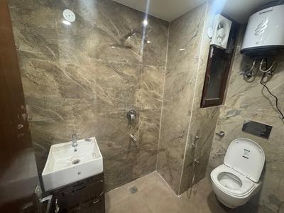 Bathroom Image of 900 Sq.ft 3 BHK Builder Floor for rent in Siddhartha Extension New Delhi for Rs. 43000