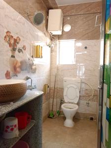 Common Bathroom Image of 1500 Sq.ft 3 BHK Apartment / Flat for rent in Haltu Kolkata for Rs. 26000