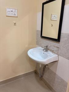 Bathroom Image of 1000 Sq.ft 2 BHK Independent House for rent in Khushi Homes, Attapur Hyderabad for Rs. 35000