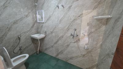 Bathroom Image of 650 Sq.ft 1 BHK Apartment / Flat for rent in Karolan Ka Barh Jaipur for Rs. 20000