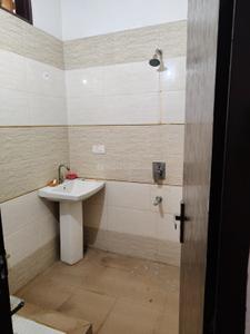 Bathroom Image of 1000 Sq.ft 2.5 BHK Builder Floor for rent in Sector 6 Gurgaon for Rs. 16000