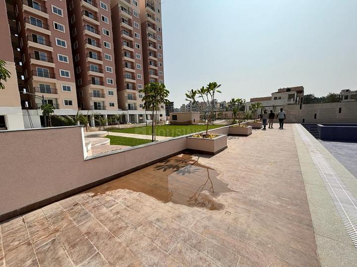 Urbanrise Spring Is In The Air Main Image 1