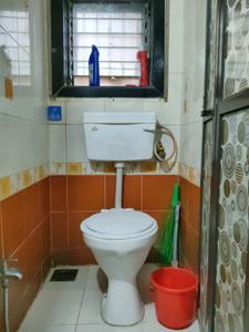 Common Bathroom Image of 600 Sq.ft 1 BHK Apartment / Flat for sale in Kalwa Thane for Rs. 4500000