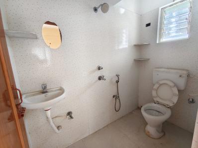 Bathroom Image of 874 Sq.ft 2 BHK Apartment / Flat for sale in Lake Town Kolkata for Rs. 6500000