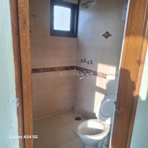 Bathroom Image of 2000 Sq.ft 3 BHK Apartment / Flat for rent in Gulmohar Apartment, Sector 56 Gurgaon for Rs. 50000