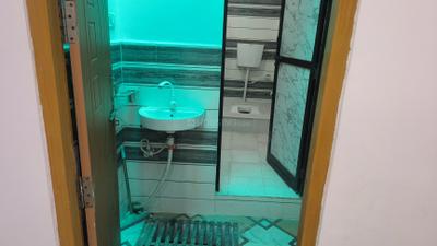 Bathroom Image of 1000 Sq.ft 3 BHK Duplex for rent in Civil Lines Barabanki for Rs. 10000