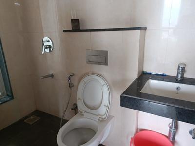 Bathroom Image of 750 Sq.ft 1.5 BHK Apartment / Flat for rent in Sheth Zuri, Thane West Thane for Rs. 40000