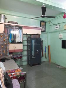 Living Room Image of 500 Sq.ft 2 BHK Apartment / Flat for rent in Jhilmil Colony New Delhi for Rs. 11000