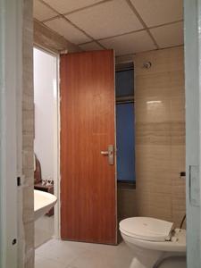 Common Bathroom Image of 1295 Sq.ft 3 BHK Apartment / Flat for rent in Supertech Ecociti, Sector 137 Noida for Rs. 38000