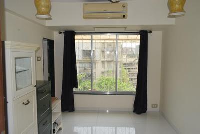 Hall Image of 1600 Sq.ft 3 BHK Apartment / Flat for sale in Khar West Mumbai for Rs. 32000000