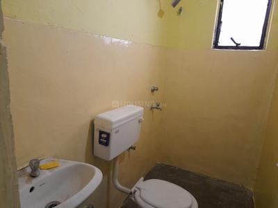 Bathroom Image of 450 Sq.ft 1 BHK Apartment / Flat for rent in Shibrampur Mauza Kolkata for Rs. 5500