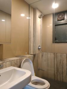Common Bathroom Image of 3100 Sq.ft 5 BHK Apartment / Flat for sale in Vira Residency, Vile Parle East Mumbai for Rs. 132500000