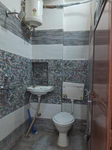 Bathroom Image of 2152 Sq.ft 3 BHK Builder Floor for rent in Gomti Nagar Lucknow for Rs. 30000