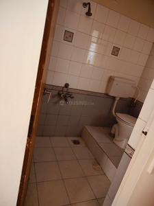 Bathroom Image of 1050 Sq.ft 2 BHK Apartment / Flat for rent in Kumar Parisar, Kothrud Pune for Rs. 40000