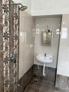 Bathroom Image of 3000 Sq.ft 3 BHK Independent House for rent in Korattur Chennai for Rs. 60000