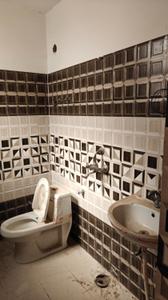 Bathroom Image of 1300 Sq.ft 3 BHK Apartment / Flat for rent in Collectorganj Kanpur for Rs. 20000