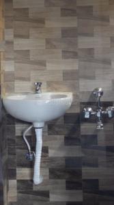 Bathroom Image of 1200 Sq.ft 3 BHK Apartment / Flat for sale in Pozhichalur Chennai for Rs. 7500000