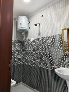 Image of 900 Sq.ft 2 BHK Builder Floor for sale in Khirki Extension, New Delhi for Rs. 4500000
