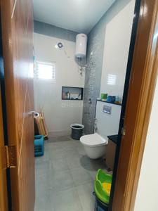 Bathroom Image of 1500 Sq.ft 2.5 BHK Independent House for rent in Hebbal Kempapura Bengaluru for Rs. 38000