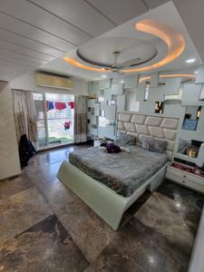 Bedroom Image of 2200 Sq.ft 4 BHK Apartment / Flat for sale in Veena Sky Heights, Borivali West Mumbai for Rs. 65000000