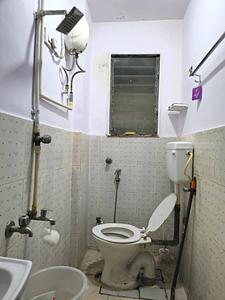 Common Bathroom Image of 225 Sq.ft 1 RK Apartment / Flat for rent in Santacruz East Mumbai for Rs. 33000
