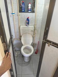 Bathroom Image of 350 Sq.ft 1 BHK Apartment / Flat for rent in Parel Mumbai for Rs. 16000