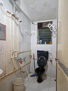 Common Bathroom One Image of 812 Sq.ft 3 BHK Apartment / Flat for sale in Kalbadevi Mumbai for Rs. 25500000
