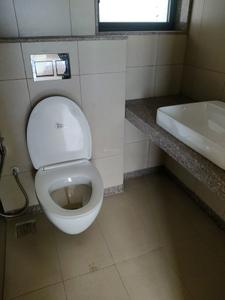 Common Bathroom Image of 900 Sq.ft 2 BHK Apartment / Flat for sale in Shapoorji Pallonji Vicinia, Powai Mumbai for Rs. 26500000