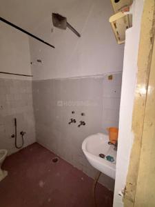 Bathroom Image of 1000 Sq.ft 2 BHK Apartment / Flat for rent in Indravati Colony Raipur for Rs. 15000