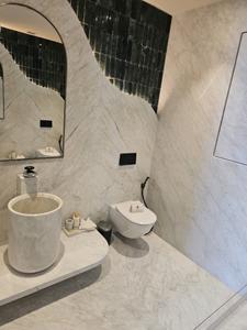 Common Bathroom Two Image of 2248 Sq.ft 4 BHK Apartment / Flat for sale in Bhoomi Simana Building 2, Parel Mumbai for Rs. 100000000