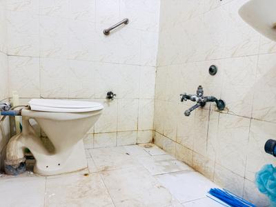 Image of 1250 Sq.ft 2 BHK Apartment / Flat for rent in Satellite, Ahmedabad for Rs. 20000