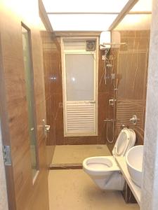 Bathroom Image of 1350 Sq.ft 3 BHK Apartment / Flat for sale in Gold Star Heritage Heights, Matunga East Mumbai for Rs. 48000000
