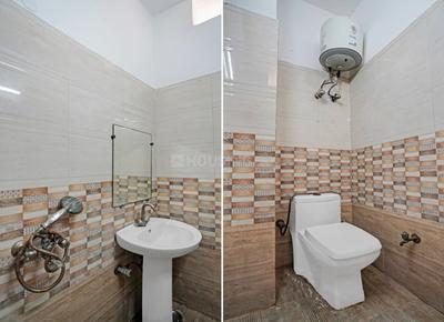 Bathroom Image of HOUSITIZE PG  in Sector 66, Noida