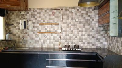 Kitchen Image of 900 Sq.ft 2 BHK Apartment / Flat for rent in Goel Hill Shire, Wagholi Pune for Rs. 25000
