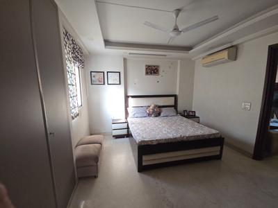 Bedroom Image of 4000 Sq.ft 4.5 BHK Builder Floor for sale in Rajouri Garden New Delhi for Rs. 80000000