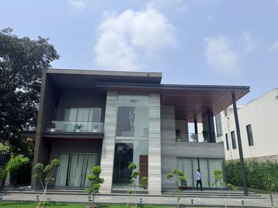 Building Image of 16200 Sq.ft 5 BHK Farm House for sale in Chhattarpur New Delhi for Rs. 350000000