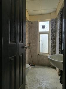 Common Bathroom Image of 942 Sq.ft 2 BHK Apartment / Flat for rent in Rishabh Cloud 9 Towers, Vaishali Ghaziabad for Rs. 34000