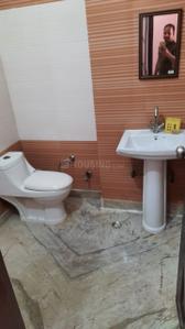 Bathroom Image of 990 Sq.ft 2 BHK Builder Floor for rent in Preet Vihar New Delhi for Rs. 25000