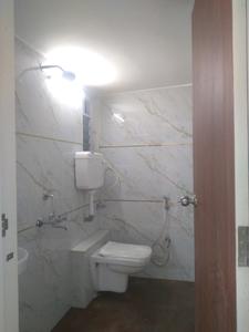 Common Bathroom Image of 620 Sq.ft 1 BHK Apartment / Flat for sale in KK Radha Nilaya, Bapane Mumbai for Rs. 3250000