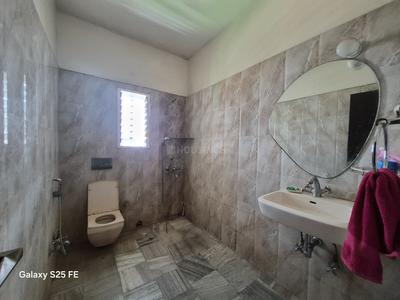 Bathroom Image of 1820 Sq.ft 3 BHK Apartment / Flat for rent in Main Road Ranchi for Rs. 40000