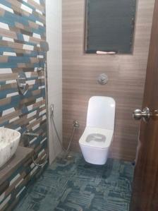 Common Bathroom Two Image of 550 Sq.ft 1 BHK Apartment / Flat for rent in Kandivali West Mumbai for Rs. 33000